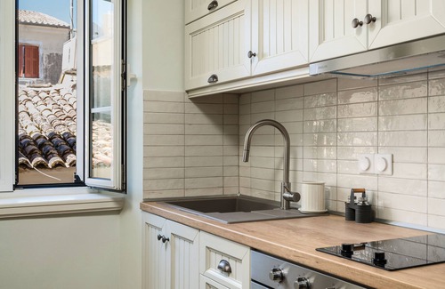 Old Town Apartment | Porta Suites by Konnect, Old Corfu Town