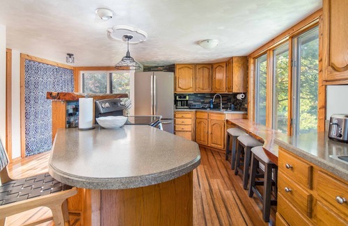 Westfield House | Portage Ponds 5 BR/3 Bath close to CHQ, wine trail