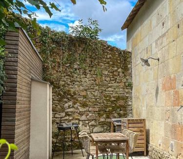 Gennes-Val-de-Loire House | Porterie du château Clim Wifi Terrasse Bord Loire