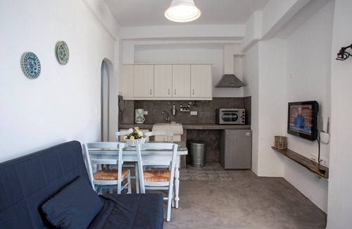 Parikia House | Portes View House Traditional Apartment in old town