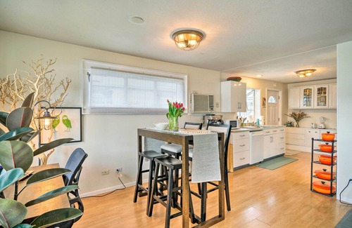 Bridgeton House | Portland Floating Home Getaway w/Sauna!