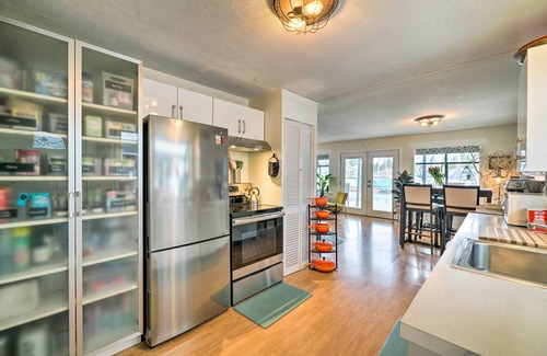 Bridgeton House | Portland Floating Home Getaway w/Sauna!