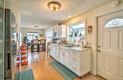 Bridgeton House | Portland Floating Home Getaway w/Sauna!
