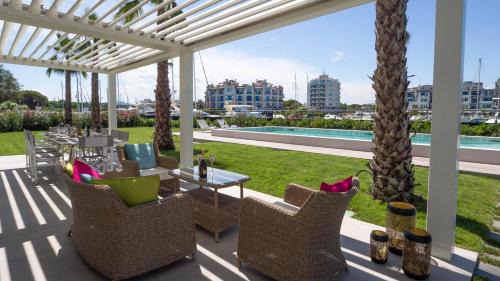 Misano Adriatico Villa | PORTOVERDE BEACH VILLA 12, Emma Villas