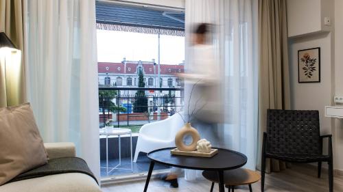 Ladadika Apartment | Portrait - Deluxe Living