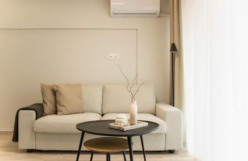 Ladadika Apartment | Portrait - Deluxe Living