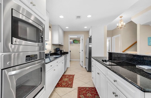 Deluna Point House | Portside S "beauty And The Beach" 3 Bedroom Townhouse by RedAwning