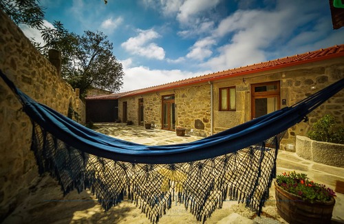 Belinho House | Portuguese villa, with garden and swimming pool, close to the sea and the river.