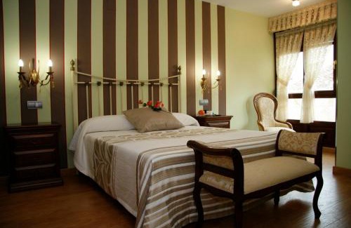 Escalante House | Posada Los Gallos