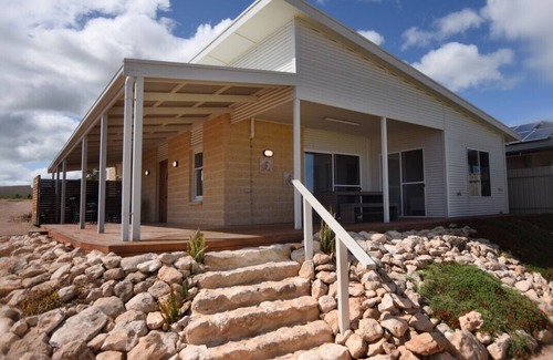 Moonta Bay House | Poseidon's Oasis - Entire Home - Moonta Bay