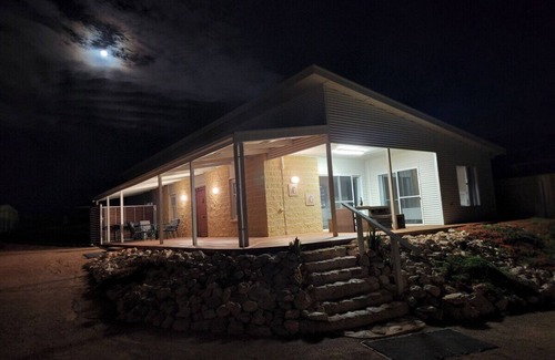 Moonta Bay House | Poseidon's Oasis - Entire Home - Moonta Bay