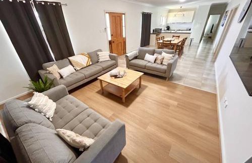 Moonta Bay House | Poseidon's Oasis - Entire Home - Moonta Bay