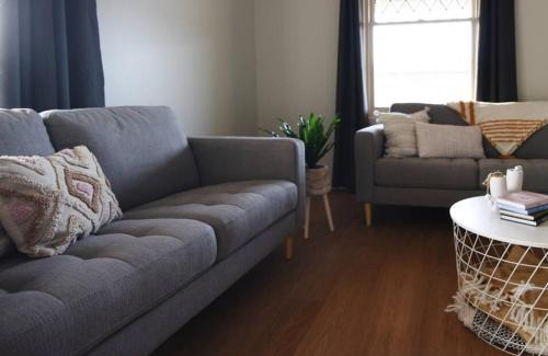 Moonta Bay House | Poseidon's Oasis - Entire Home - Moonta Bay