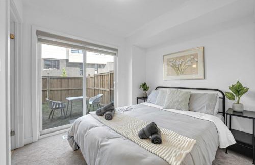 Burlington House | Posh 4 Bed Home with Backyard in Great Location