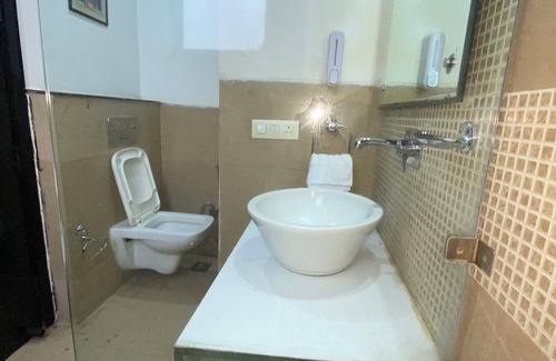 DLF Phase 3 Hotel | Posh Classic