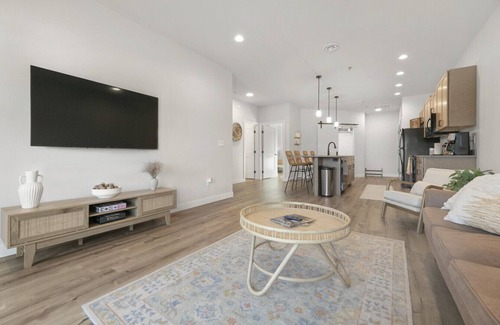 Dilworth Condo | Posh Condo in the Amazing Rail District!