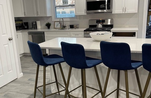 Plainfield House | Posh Living Spacious 4-bedroom Duplex in lovely Plainfield