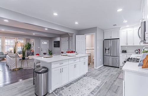 Plainfield House | Posh Living Spacious 4-bedroom Duplex in lovely Plainfield