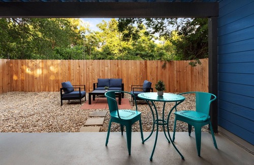 South Lamar House | Posh & Serene 2BR w Private Patio