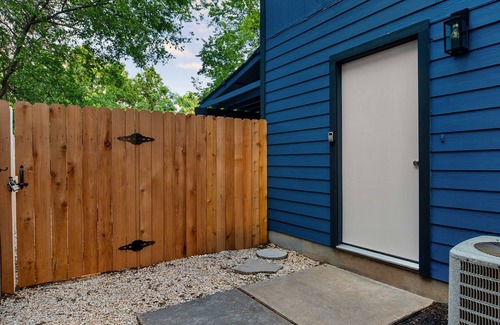 South Lamar House | Posh & Serene 2BR w Private Patio