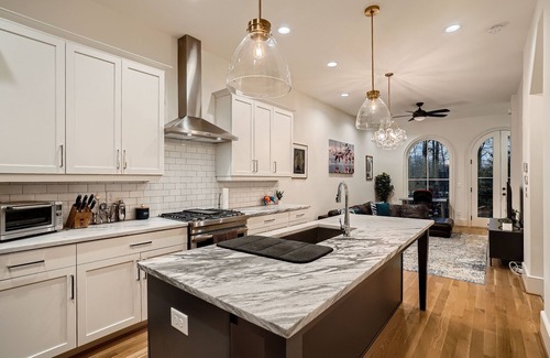 Lake Claire House | Posh Townhome in Beautiful Lake Claire