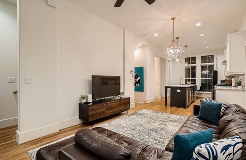 Lake Claire House | Posh Townhome in Beautiful Lake Claire