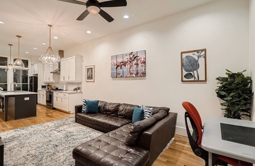 Lake Claire House | Posh Townhome in Beautiful Lake Claire