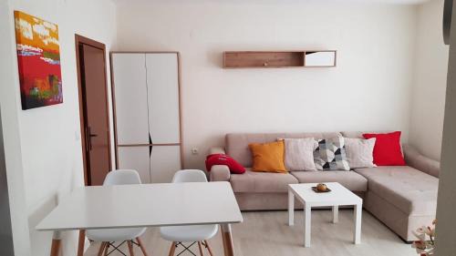 Petrich Apartment | Positive Apartment