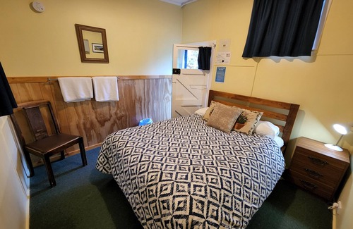 Manapouri Cabin | Possum Lodge