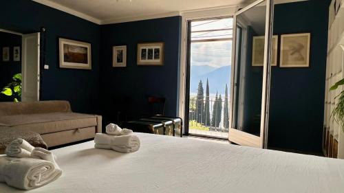 Menaggio Apartment | Postcard view 3 minutes walk from the lake