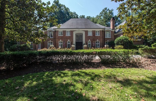 Potomac Villa | Potomac Mansion Close to Nature, Culture & DC