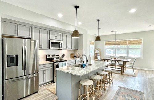 Issue House | Potomac Paradise - Water views within short walk to Colonial Beach, VA
