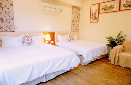 Jiji Bed & Breakfast | Pottery Flower B&B