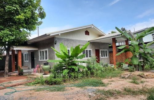 Mueang Kao House | Pottery Street House