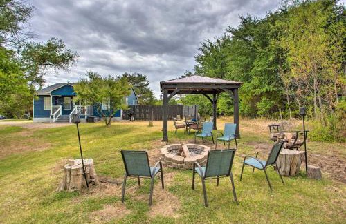 Pottsboro House | Pottsboro Home with Fire Pit Less Than 1 Mi to Lake Texoma!