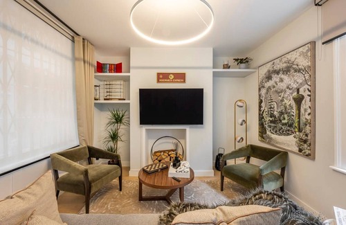 London City Centre House | Pottter s Perch - Covent Garden - by Frankie Says