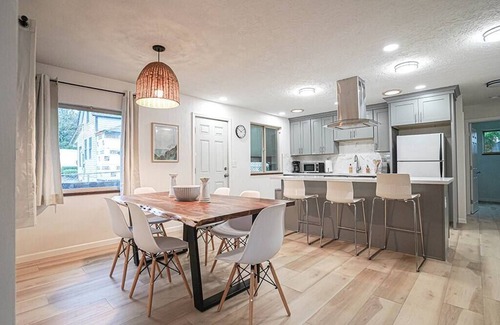 Poulsbo House | Poulsbo Scandinavian Retreat, 2 blocks to DT