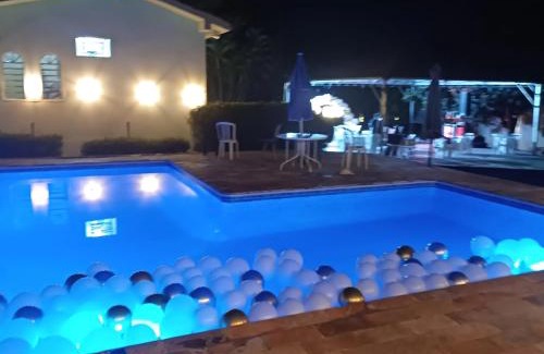 Caiocara Hotel | Pousada Villa Giglio endereço Av Lucas Nogueira Garces x Rubens Paiva região nobre de Atibaia