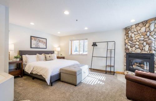 Salt Lake Mountain Resorts Ski Chalet | Powder Hound 1 Bedroom Brighton Chalet