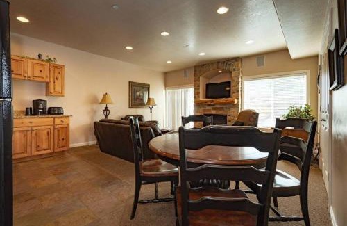 Ogden House | Powder Palace with Hot Tub and Resort Amenities