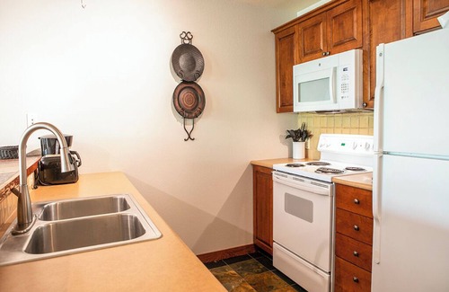 Salt Lake Mountain Resorts Condo | Powderhorn Suite by Cottonwood Lodging