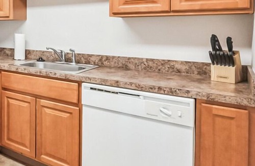 Downtown Harrisburg Apartment | PP 1002 Modern Corporate 2br, pool, Gym