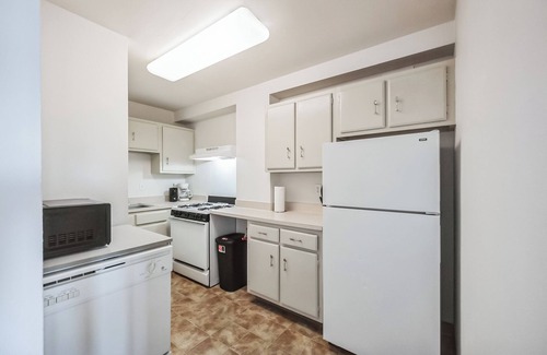 Downtown Harrisburg Apartment | PP 1111 Modern Corporate 1br, pool, Gym