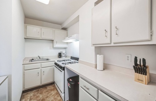 Downtown Harrisburg Apartment | PP 1111 Modern Corporate 1br, pool, Gym