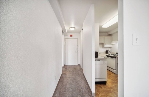 Downtown Harrisburg Apartment | PP 1111 Modern Corporate 1br, pool, Gym