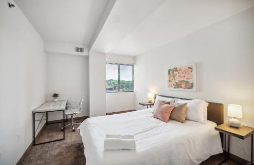 Downtown Harrisburg Apartment | Pp 1111 Modern Corporate 1br, Pool, Gym
