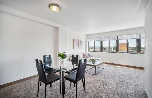 Downtown Harrisburg Apartment | Pp 1111 Modern Corporate 1br, Pool, Gym
