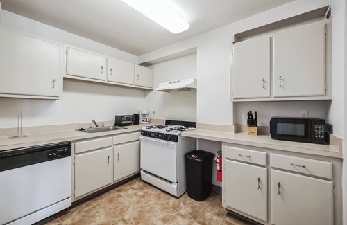 Downtown Harrisburg Apartment | PP 1301 Modern Corporate 2br, pool, Gym