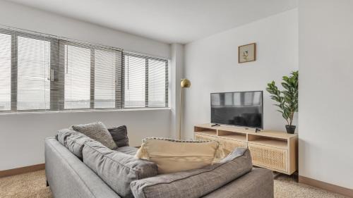 Downtown Harrisburg Apartment | Pp 1606 Beautiful Professional 1br Apt, Pool