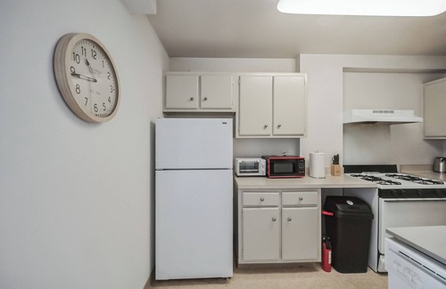 Downtown Harrisburg Apartment | PP 2312 Modern Corporate 1br, pool, Gym